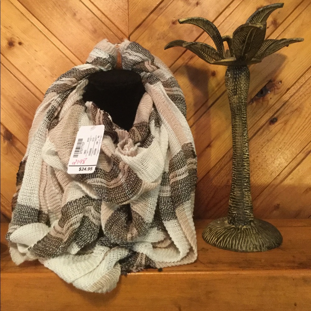 Textured plaid loop scarf - Picture 3 of 4